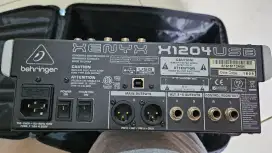 Mixer Behringer Xenyx X1204USB