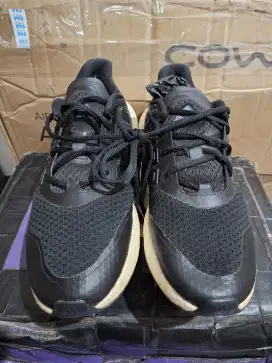 Sepatu running adidas ultrboost