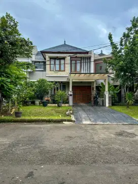 Dijual rumah siap huni & hommy di sektor 9 Bintaro. Row jalan lebar.