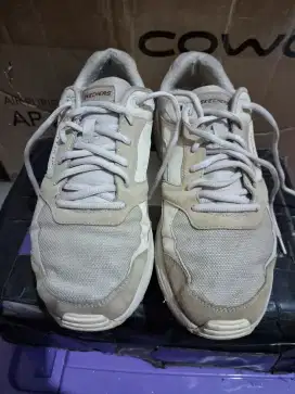 Sepatu skechers