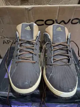Sepatu adidas mid