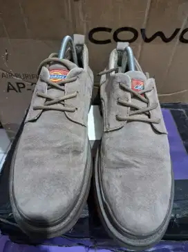 Sepatu kulit dickies