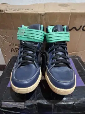 Sepatu adidas high