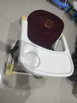 Kursi makan bayi