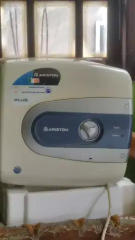 Pemnas air Ariston