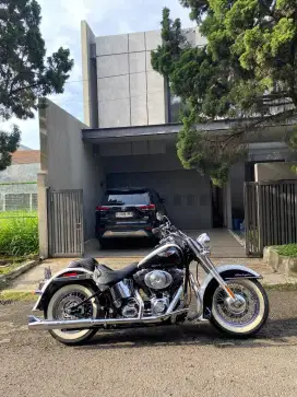 Harley Davidson Softail Deluxe Two Tone 2005/2006 Karbu