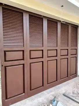 Pintu garasi lipat