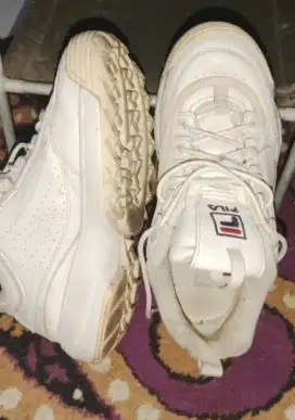 Sepatu sport fila
