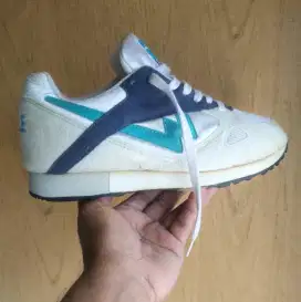 Sepatu EAGLE sneakers no.38 (ft 39 aman)