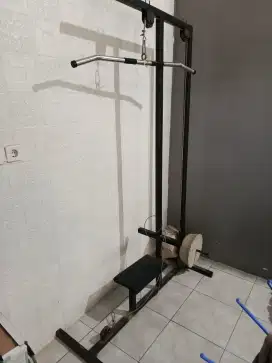 Alat gym bench press n pull down machine