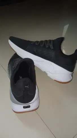 Jual sepatu Puma Sofride