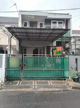 Rumah 2 Lantai dengan 4 Kamar Tidur di Metland Cakung