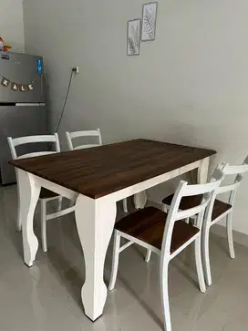 MEJA MAKAN AESTHETIC