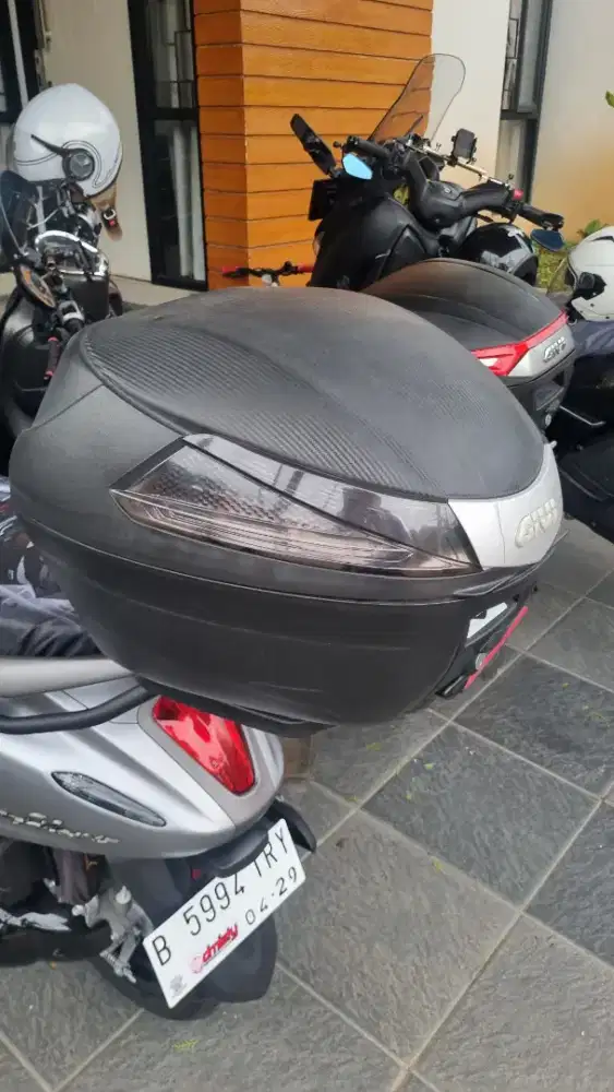 Box Givi  B34 dan Braket Vario 125
