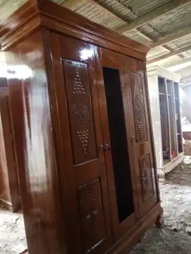 Lemari kayu 3 pintu