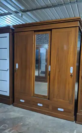 Lemari 3 pintu sleding jati