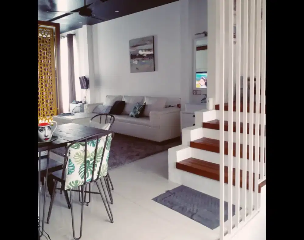 Rumah mewah 3,5 lt pinggir jalan utama