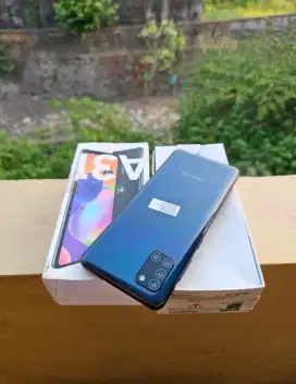 Samsung galaxy A31 8/128 Kondisi seperti baru