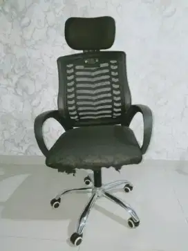 Kursi kantor ergonomic pakai roda