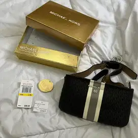 Kondisi Baru (New) Michael Kors Logo Belt Bag With Stripe Size L/XL