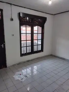 DI SEWAKAN RUMAH 2 LANTAI