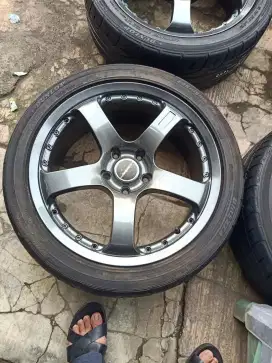 Vosen 18x7.5in ET 45 plus ban 225-45