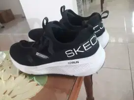 Sepatu skechers go run