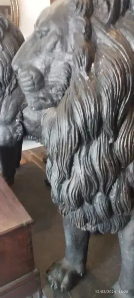 Seni  Patung Perunggu Sepasang Singa' Bos