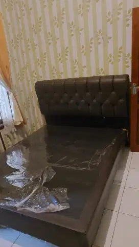 Divan tempat tidur