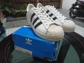 Adidas Superstar sz 40