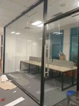 Partisi sekat ruangan / kantor kaca tempret