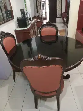 Meja makan jati