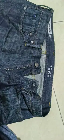 Celana jeans merek GAP