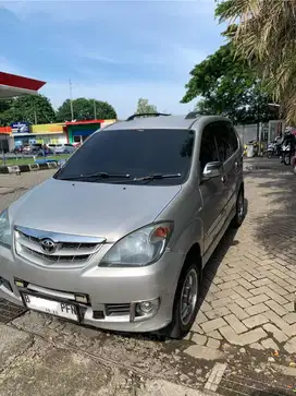 Toyota Avanza 2009 E M:T