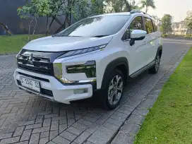 Xpander Cross Premium 2023(S),Putih