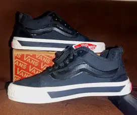 Sepatu Vans knu