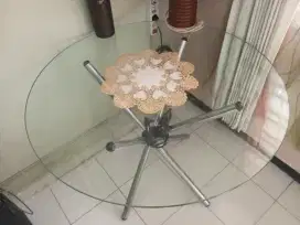 Meja kaca steinles bulat