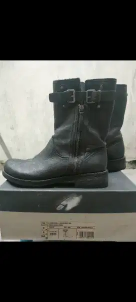 Sepatu boot wanita merk Geox Original, full kulit