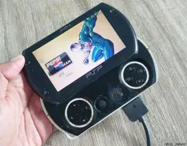 PSP GO hitam bahan mesin hidup
