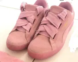 SEPATU PUMA SUEDE HEART RESET PINK ORIGINAL

 Size 37