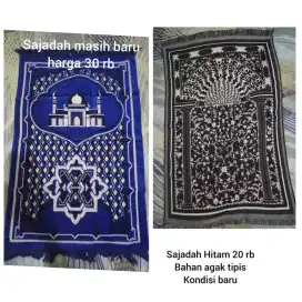 Sajadah warna biru dan hitam