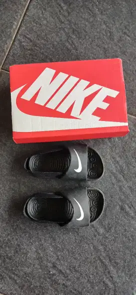 Sepatu Nike Anak size UK 6,5 13cm black