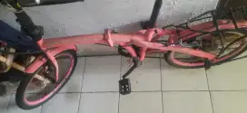 Sepeda lipat evergreen pink