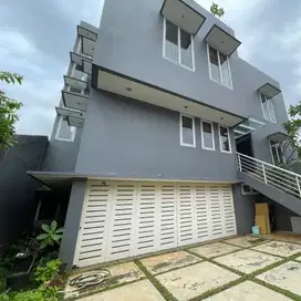 Rumah Kondisi Rapih di Area Senopati - SCBD, Jaksel