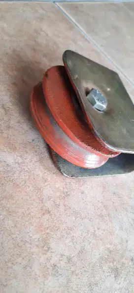Roda Pagar Besi Ukuran 10cm Siku V bukan Bulat