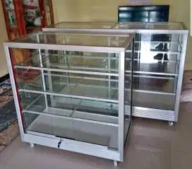 Etalase Kaca Baru