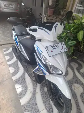 Honda Vario Agnes putih