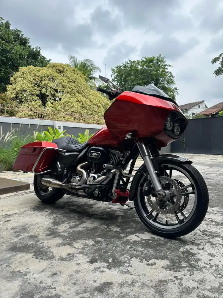 Harley davidson road glide touring low km
