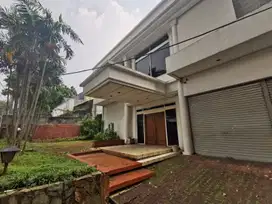 Rumah  kebayoran baru pinggir jalan raya jakarta selatan
