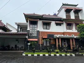 Rumah Ada Kolam Renang Di Pesona Khayangan Juanda